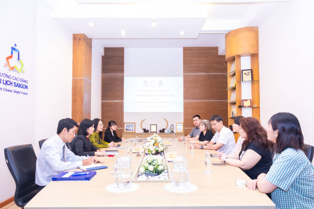 Cuộc họp giữa Trường Cao đẳng Du lịch Sài Gòn, Chye Thiam Maintenance Pte Ltdvà Công ty TNHH Đầu tư Phát triển Polaris