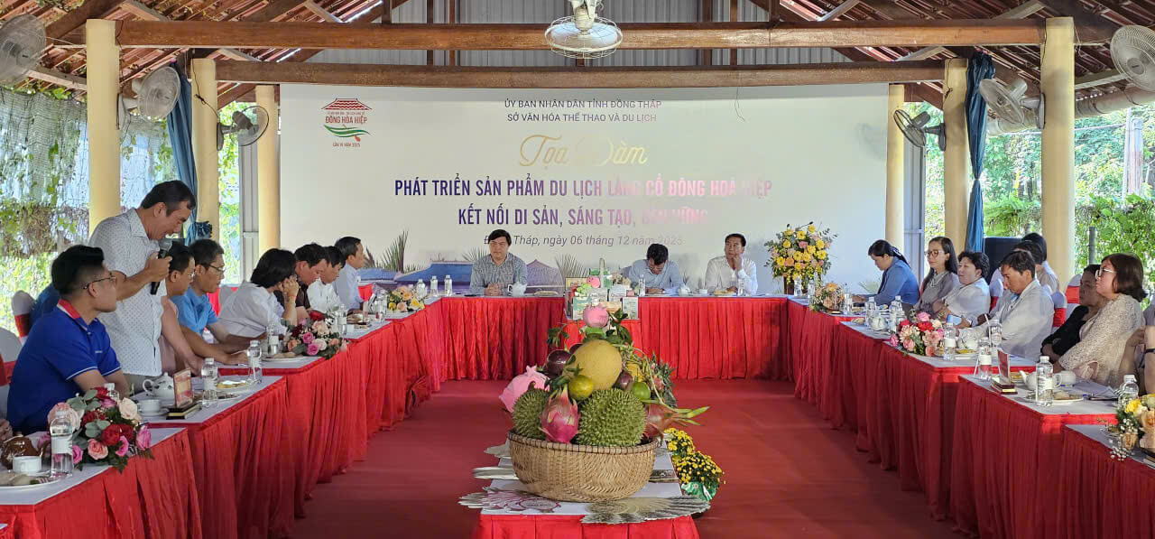 Đại biểu phát biểu tại tọa Đàm Phát Triển Sản Phẩm Du Lịch Làng Cổ Đông Hòa Hiệp