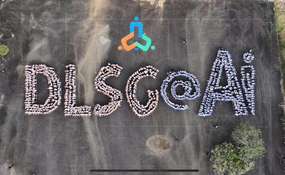 Hoạt động xếp chữ khổng lồ với chủ đề DLSG @ AI