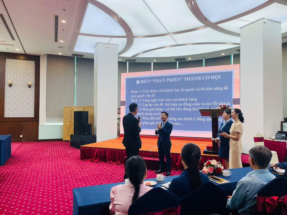 Lớp Kỹ năng giao tiếp và chăm sóc khách hàng trong ngành dịch vụ nhà hàng – khách sạn và dịch vụ ăn uống - Sở Du lịch Thành phố Hồ Chí Minh