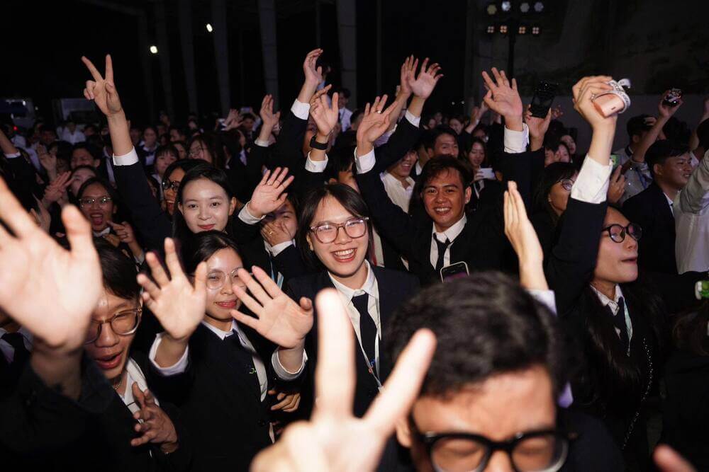 Sinh viên quẩy hết mình tại Lễ Khai giảng