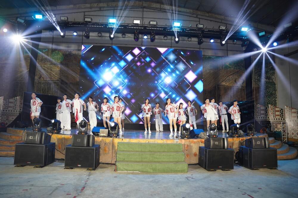 Tiết mục văn nghệ sôi động