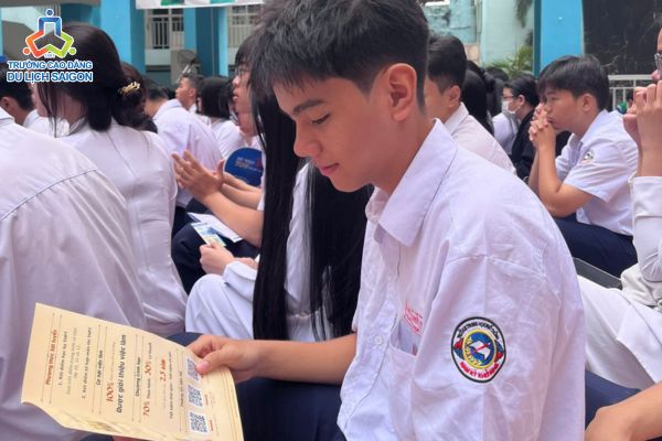 Nên tìm hiểu kỹ các ngành đào tạo tại trường mà bạn kỳ vọng muốn xét tuyển để xem tiêu chí có phù hợp với bản thân không