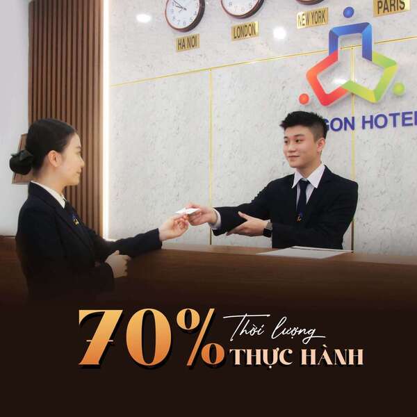 Ngành Quản trị Khách sạn tập trung vào việc quản lý, điều hành và tổ chức các hoạt động của khách sạn