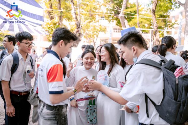 Học sinh trung bình nên chọn kỹ ngành học để dễ phát triển thế mạnh, tạo nền tảng vững chắc cho tương lai