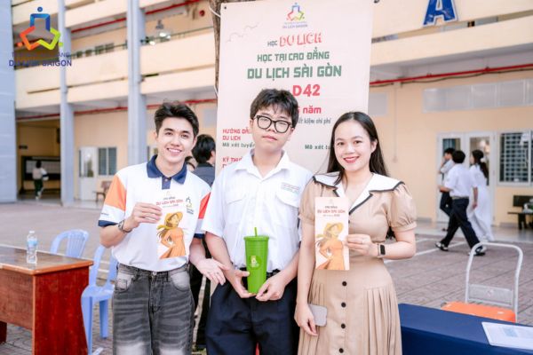 Học sinh trung bình nên chọn ngành nào? Khối ngành xã hội như Du lịch là lựa chọn phù hợp