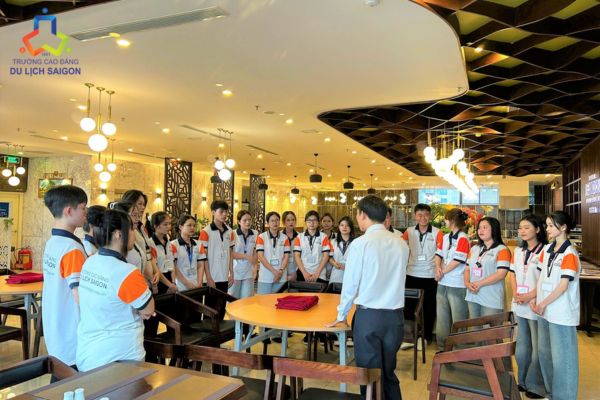 Trường Cao đẳng Du lịch Sài Gòn nổi bật nhờ chương trình đào tạo chú trọng thực hành và 100% sinh viên được giới thiệu việc làm sau khi tốt nghiệp