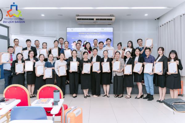 Đội ngũ giảng viên tại Trường Cao đẳng Du lịch Sài Gòn dày dặn kinh nghiệm, am hiểu thực tế và kiến thức chuyên sâu về đào tạo Quản trị Khách sạn