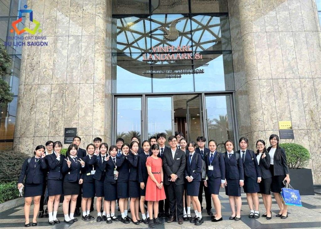 Quản trị khách sạn nên học trường nào ở tphcm