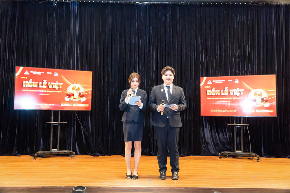 2 MC duyên dáng của Chuyên đề “Hồn Lễ Việt”