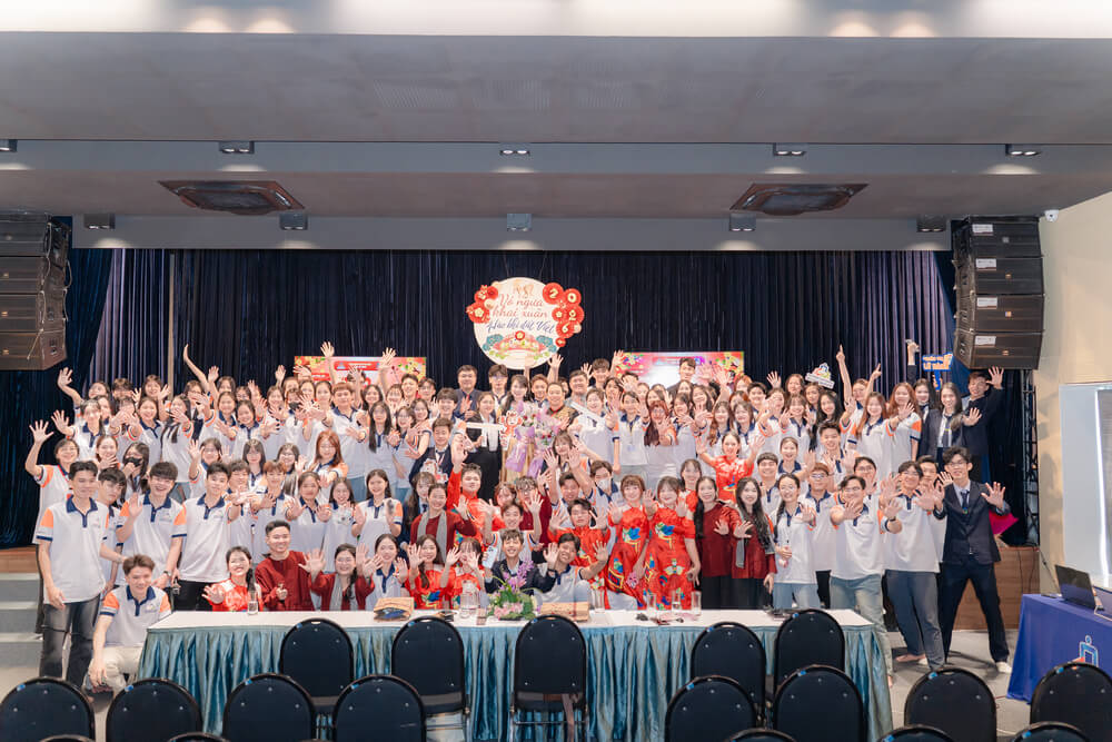 Ảnh lưu niệm kết thúc chuyên đề “Vó ngựa khai xuân – Hào khí đất Việt”