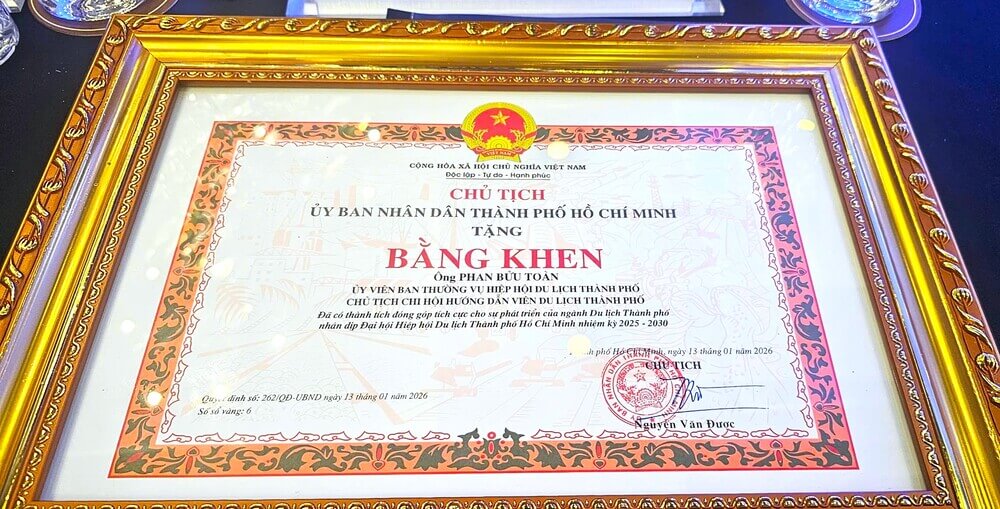 Bằng khen ghi nhận thành tích đóng góp tích cực cho sự phát triển của ngành Du lịch Thành phố nhiệm kỳ 2025–2030 của Thầy Phan Bửu Toàn