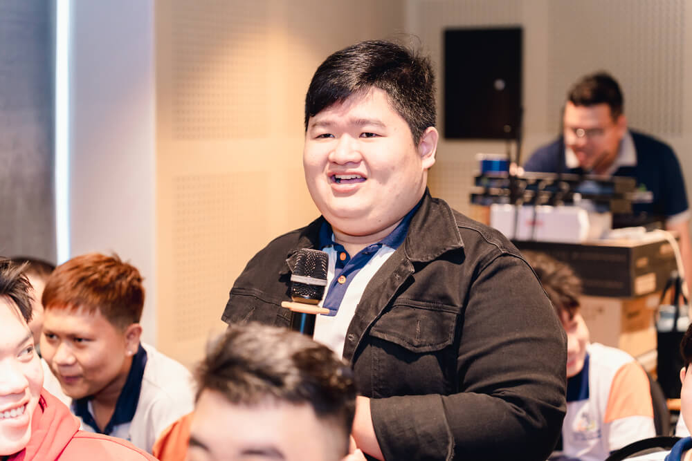 Sinh viên giao lưu cùng diễn giả