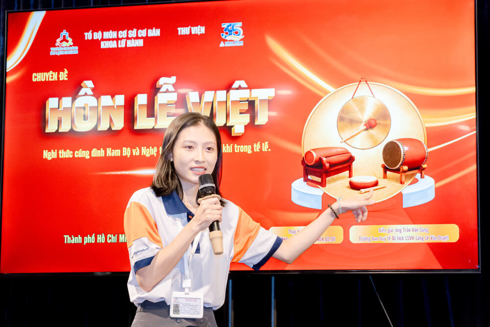 Sinh viên giao lưu tại Chuyên đề “Hồn Lễ Việt”