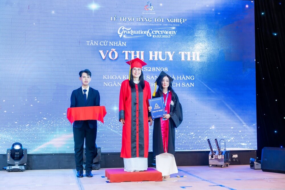 Sinh viên tại Buổi Lễ tốt nghiệp