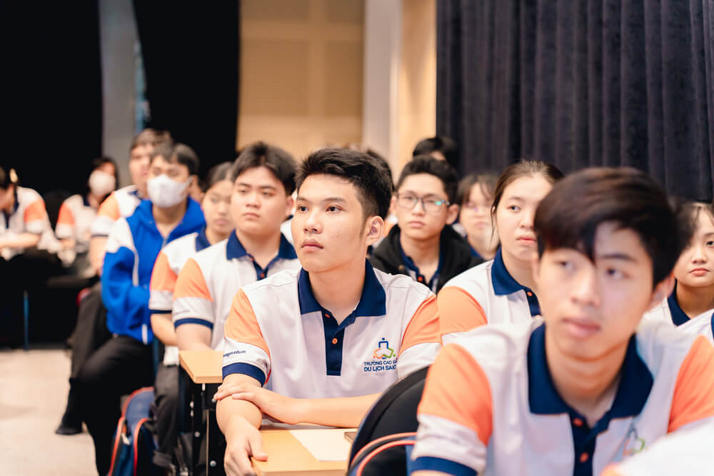 Sinh viên tham gia chuyên đề