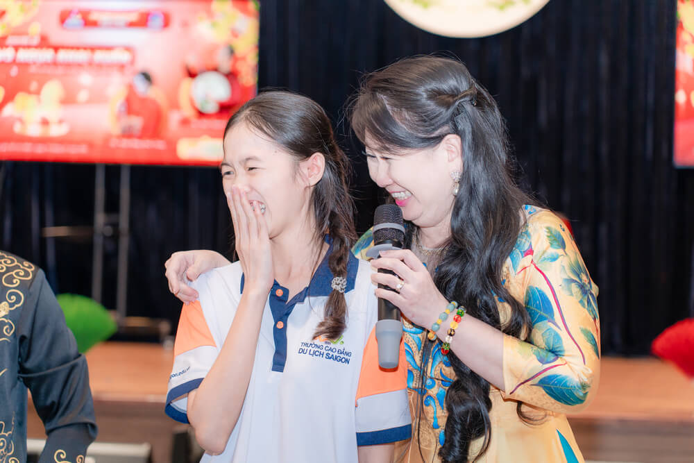 Sinh viên tham gia hoạt động tại chuyên đề “Vó ngựa khai xuân – Hào khí đất Việt”