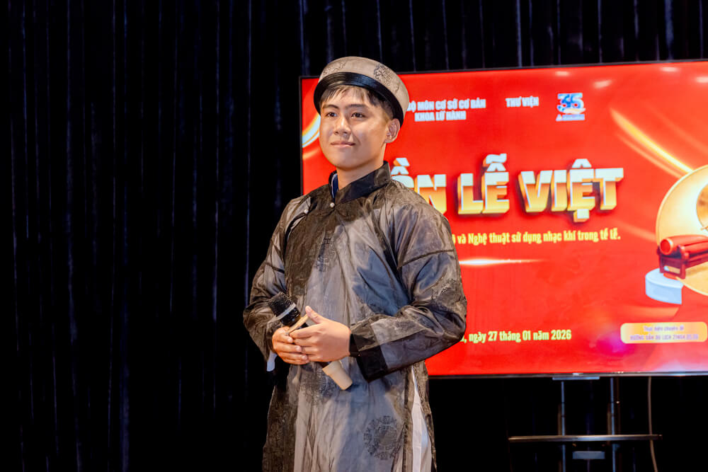 Tiết mục văn nghệ giao lưu Bắc - Trung - Nam tại Chuyên đề “Hồn Lễ Việt”