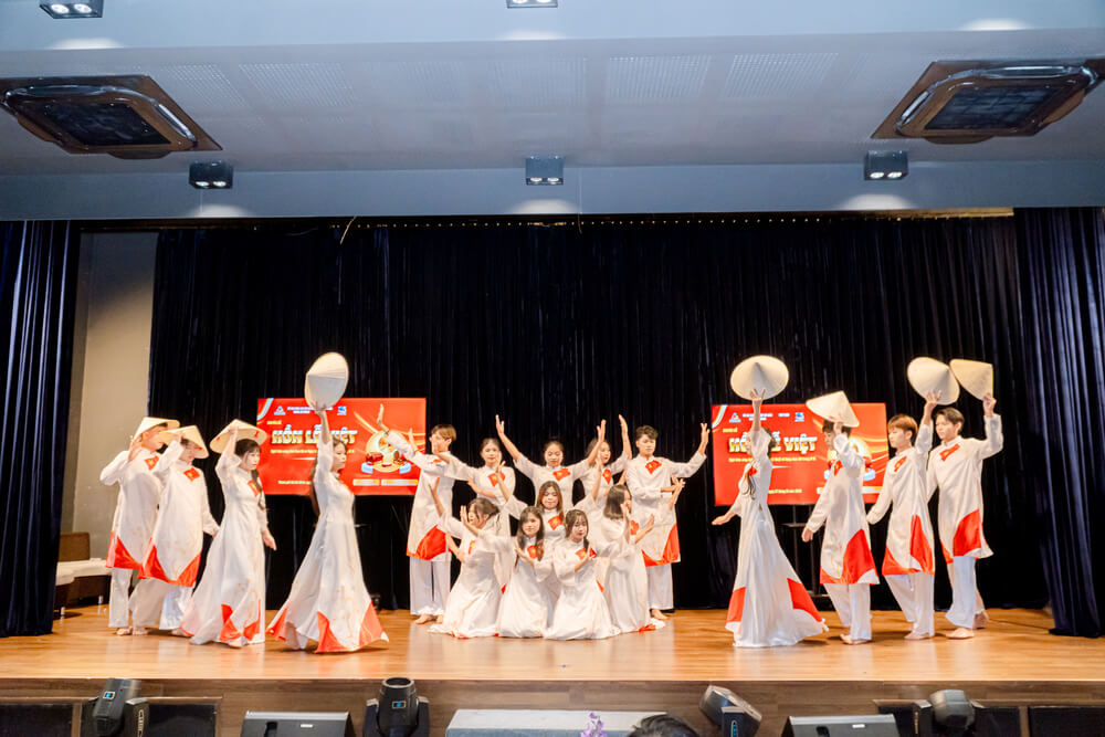 Tiết mục văn nghệ múa ấn tượng tại Chuyên đề “Hồn Lễ Việt”