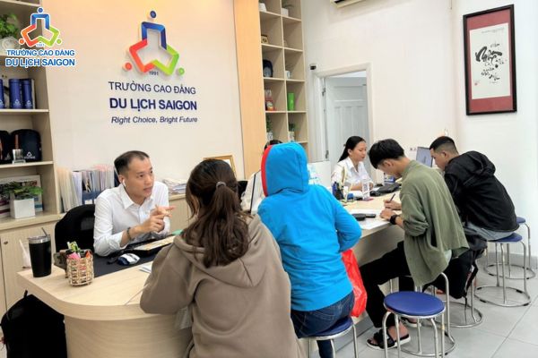 Thí sinh nên tập trung vào các trường top giữa, ngành ít cạnh tranh để trúng tuyển khi xét nguyện vọng bổ sung