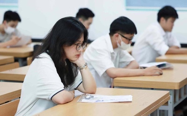 Thí sinh bắt buộc thi tốt nghiệp THPT với 2 môn bắt buộc và 2 môn tự chọn