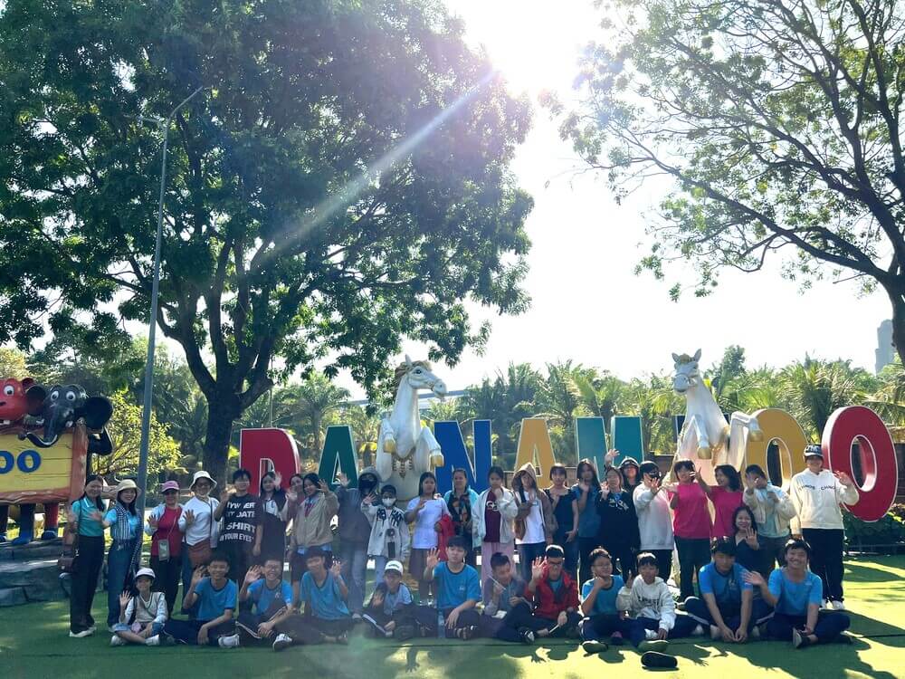 Các em nhỏ trải nghiệm tại Khu Du lịch Đại Nam