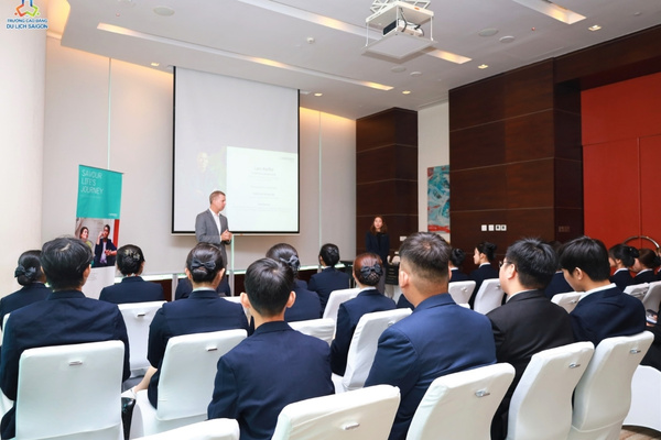 Các công việc khác ngoài đào tạo nhân sự như quản lý ngân sách và giám sát tiêu chuẩn dịch vụ 