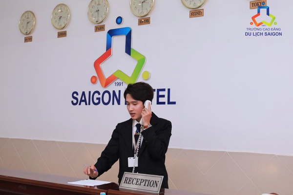 Lễ tân Khách sạn 5 sao mang đến mức lương hấp dẫn và cơ hội thăng tiến rõ ràng