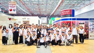 Đoàn tham quan trường Cao đẳng Du lịch Sài Gòn chụp lưu niệm tại Food & Hospitality Vietnam 2026 (FHV)