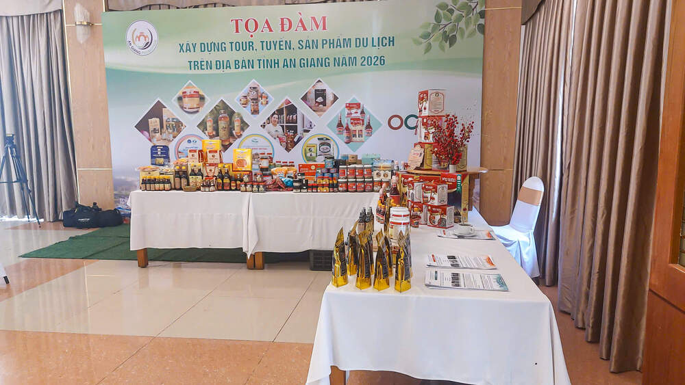 Khu vực trưng bài sản phẩm OCOP trong khuôn khổ tọa đàm