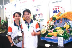 Sinh viên chụp lưu niệm tại Food & Hospitality Vietnam 2026 (FHV)