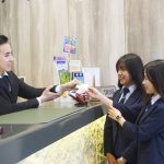 Học quản trị khách sạn có phải chỉ để làm lễ tân