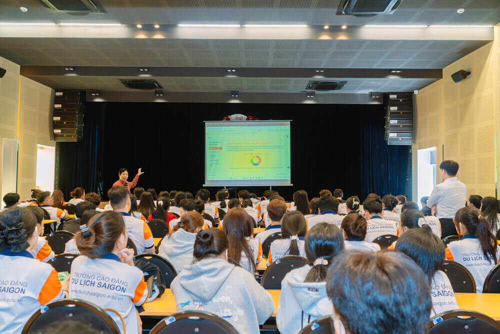 Toàn cảnh chuyên đề “Ứng dụng AI trong vận hành khách sạn chuyên nghiệp”