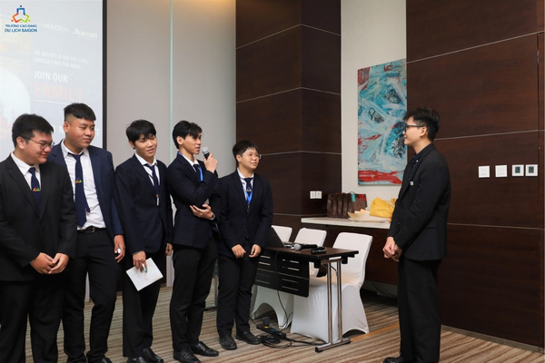 Kỹ năng giao tiếp tốt, linh hoạt là lợi thế khi theo đuổi ngành Quản trị Khách sạn