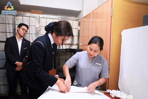 Người làm việc trong khách sạn cần quan sát tinh tế và hiểu văn hóa đa quốc gia