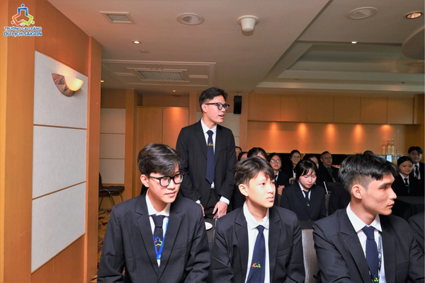 Sinh viên Quản trị Khách sạn luôn học hỏi và cập nhật kiến thức mới