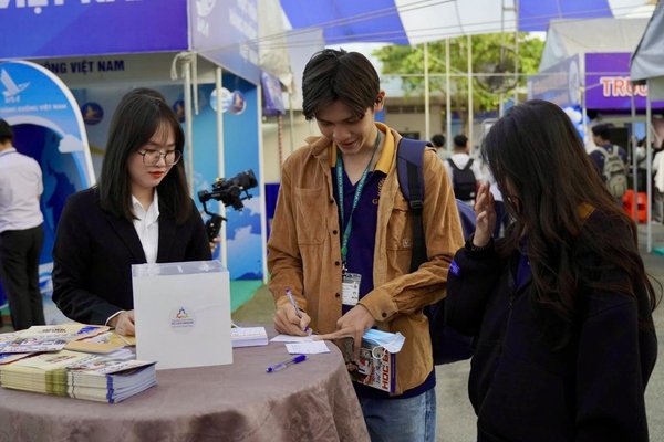 Thí sinh tự do đăng ký xét tuyển tại trường Cao đẳng Du lịch Sài Gòn 2026