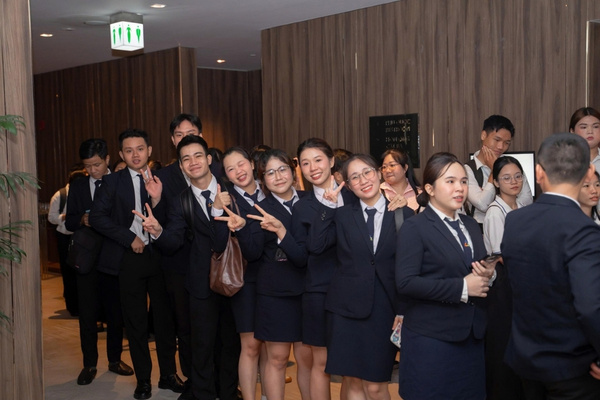 Thí sinh có thể xác nhận nhập học theo nguyện vọng 1, sau đó xin chuyển trường sau 1 năm