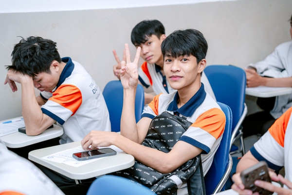 Sinh viên tích cực tham gia các hoạt động chuyên môn và CLB để yêu thích ngành học hiện tại