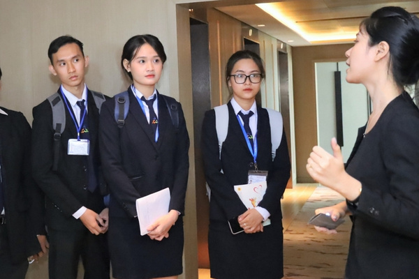 Cơ hội nghề nghiệp rộng mở sau khi học Quản trị khách sạn, không chỉ dừng lại ở Lễ tân