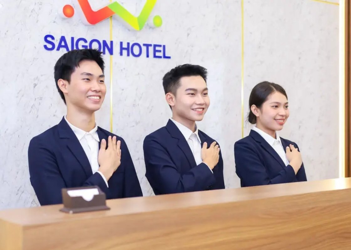 Nhân viên Lễ tân giải quyết khiếu nại và xử lý tình huống cho khách hàng