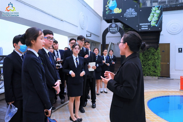 Quản trị Khách sạn giúp người học rèn luyện nhiều kỹ năng quan trọng như giao tiếp, xử lý tình huống, quản lý thời gian,...