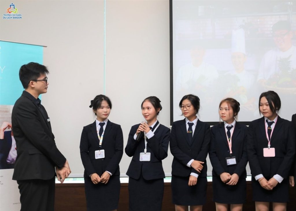 Ai là người phù hợp với ngành quản trị khách sạn