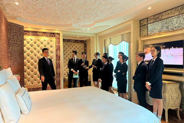 Quy trình xử lý khi phát hiện người lạ vào phòng khách