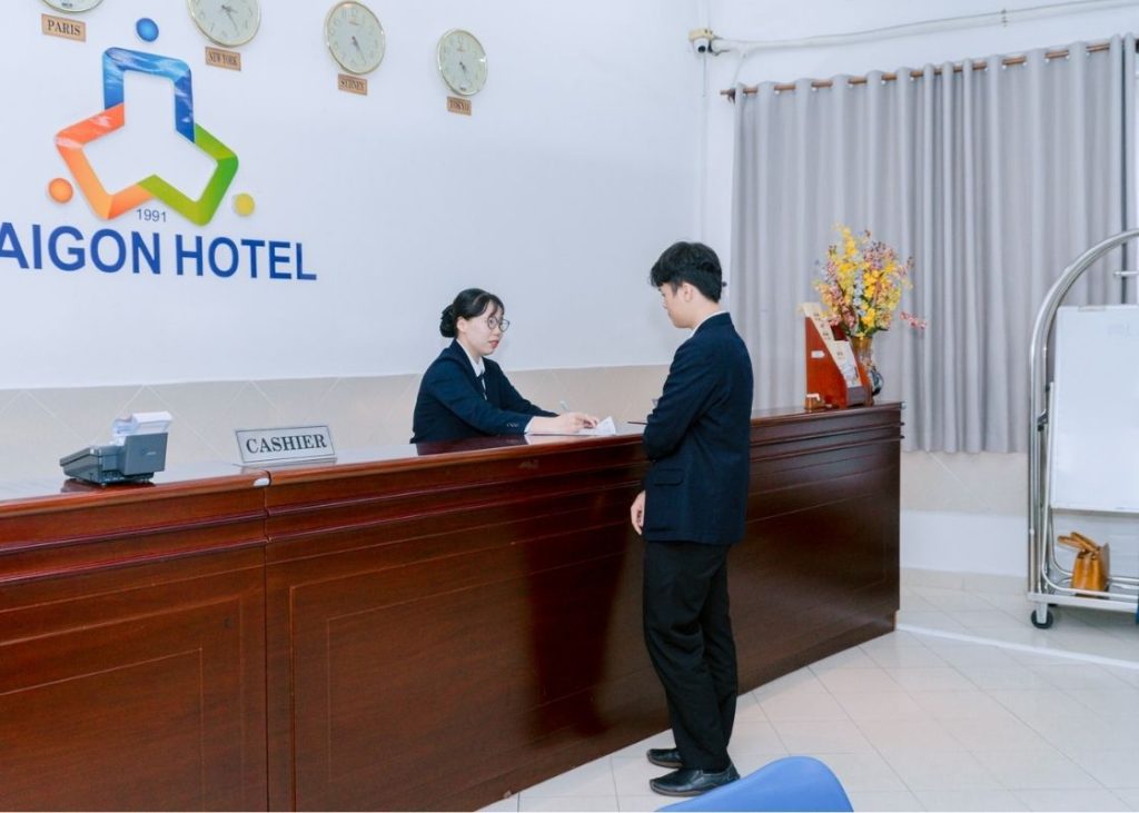 Tình huống lễ tân khách sạn