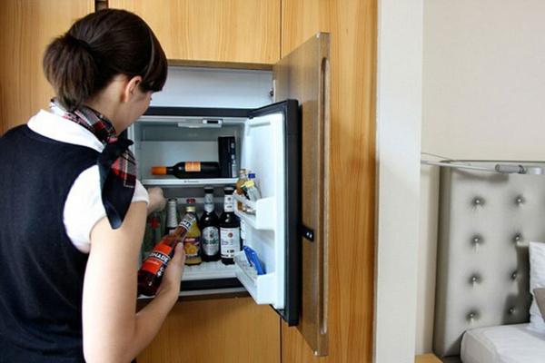 Xử lý khách từ chối thanh toán minibar khi check-out