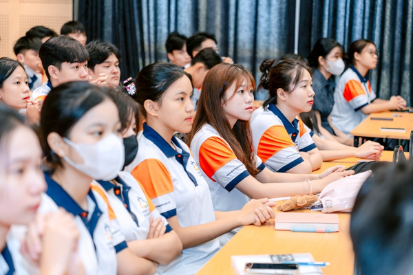 Xét tuyển bổ sung đợt 2 dành cho thí sinh đủ điều kiện về điểm số lẫn hồ sơ