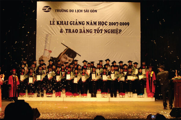 Lễ khai giảng và trao bằng tốt nghiệp năm học 2007 - 2009 tại trường Du lịch Sài Gòn