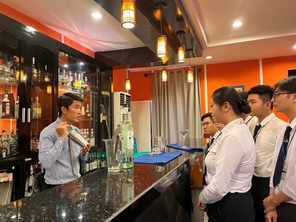 Đội ngũ giảng viên trường Cao đẳng Du lịch Sài Gòn giàu kinh nghiệm, dạy nghề bằng kinh nghiệm thực tế