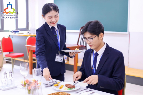 Chương trình đào tạo tại trường Cao đẳng Du lịch Sài Gòn với thời lượng 70% thực hành